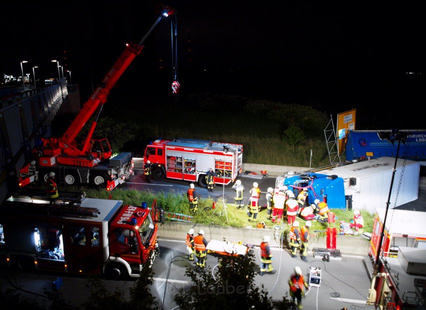 Einsatz BF Koeln PEINGEKLEMMT in Leverkusen P031.JPG